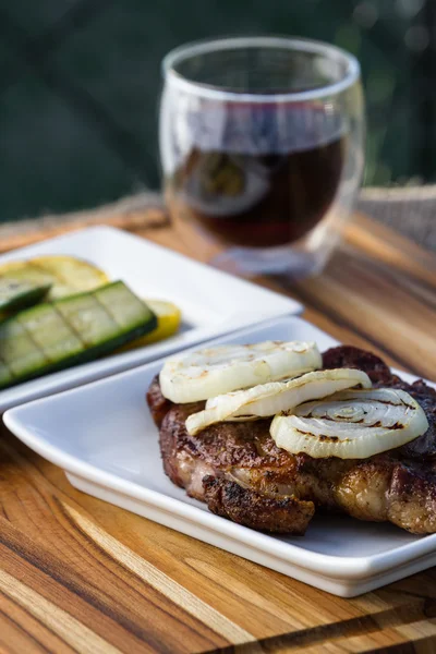 Steak and onions — Stock Photo, Image