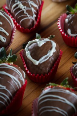 çikolata kaplı çilek 