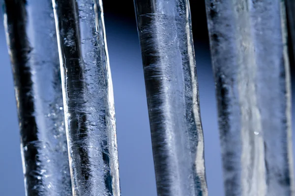 Jégcsapok, az alacsony téli hőmérséklet — Stock Fotó