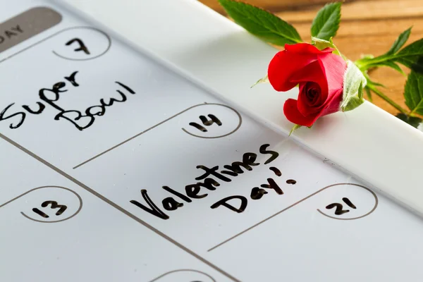 Saint Valentin marqué sur un calendrier — Photo