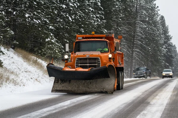 Snow plow on the road — Stock Photo, Image