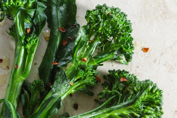 Broccolini frais cuits à la vapeur — Photo