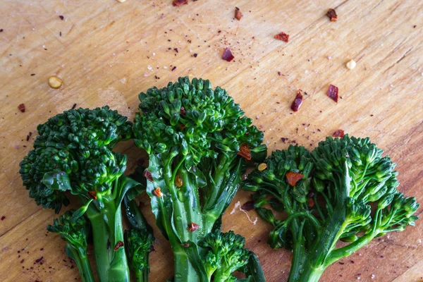 Broccolini frais cuits à la vapeur — Photo