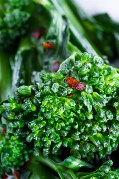 Broccolini frais cuits à la vapeur — Photo