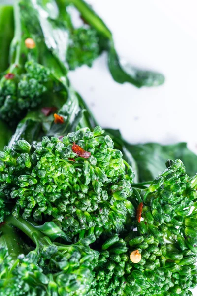 Broccolini frais cuits à la vapeur — Photo