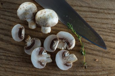 Organik raw düğmesi mantar 