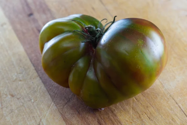 Ekologisk släktklenod tomat — Stockfoto
