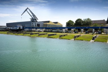 Tersane Tuna Nehri üzerinde