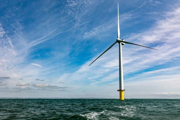 Turbina Eólica Offshore Expansão Mar Céu — Fotografia de Stock