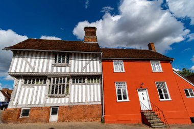 Suffolk 'taki tarihi yün kasabasında ortaçağ kereste kiriş mimarisi