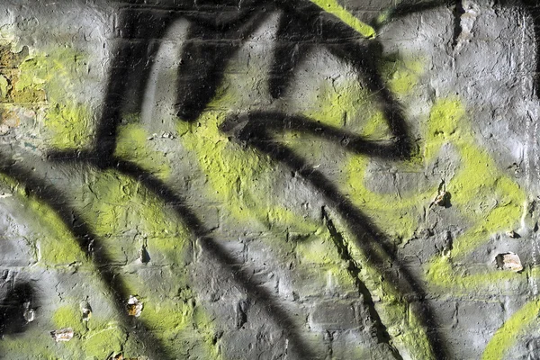Грубая стена и граффити — стоковое фото