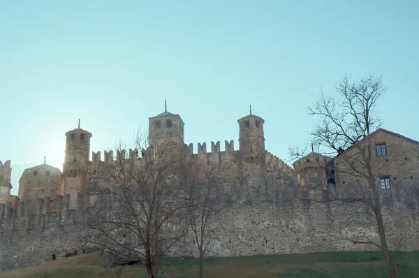 Le château de Fenis, situé dans la municipalité homonyme, i — Photo
