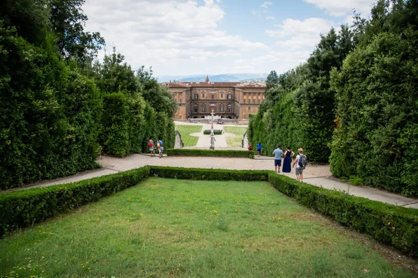 Boboli-tuinen op een mooie zomerdag. De tuinen zijn een van — Stockfoto