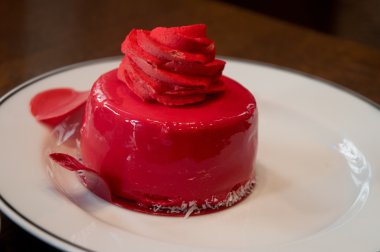 Hindistan cevizi ile kırmızı pasta.