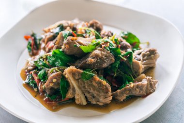 Tay baharatlı gıda fesleğen beef kızarmış 