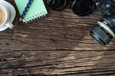 Kamera, gözlük ve not defteri Wood, görünümünün üst