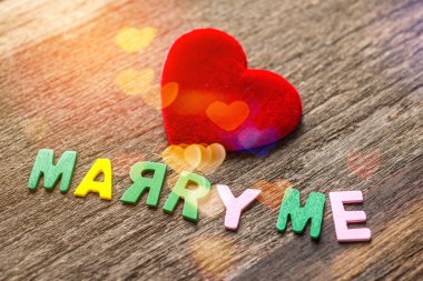 Evlen benimle renk kağıt tarafından yazılmış mesaj