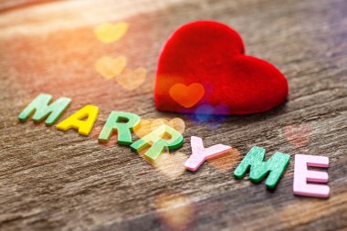 Evlen benimle renk kağıt tarafından yazılmış mesaj