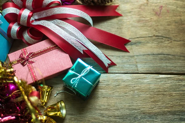 Natale e Capodanno decorazione su sfondo di legno — Foto Stock