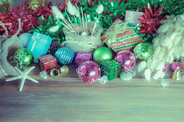 Boże Narodzenie i Nowy Rok dekoracji na drewnianym tle — Zdjęcie stockowe