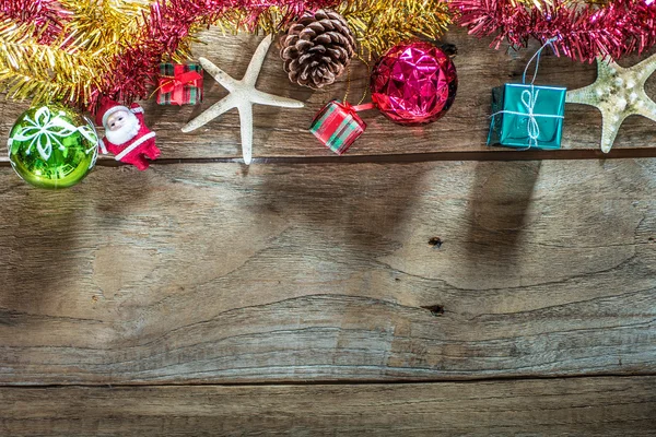 Christmas garland on rustic wooden background with copy space — Stock Photo, Image