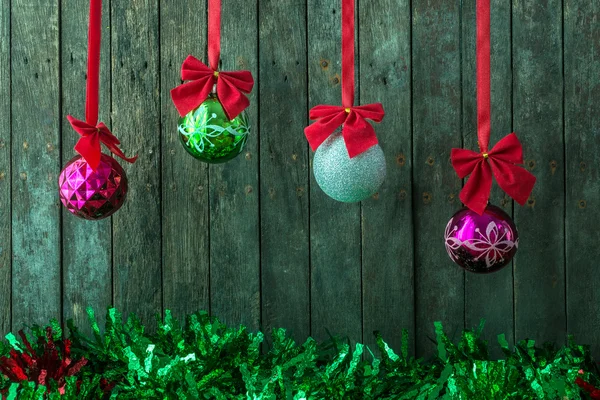 Natale e Capodanno decorazione su sfondo di legno — Foto Stock