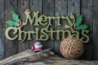 Ahşap arka planda Noel ve Yeni Yıl dekorasyonu