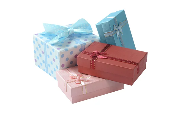 Ομάδα κουτιά δώρων με κορδέλα και τόξο απομονωθεί στο λευκό — Φωτογραφία Αρχείου
