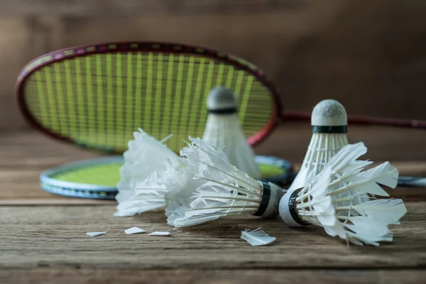 Ensemble de badminton. La pagaie et la navette — Photo