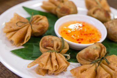 Kızarmış karides mantı