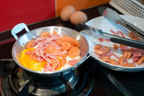 Breakfast with Sausage and Egg in pan — Stock Photo, Image