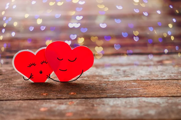 Två röda Valentine hjärtan Michael och kram — Stockfoto