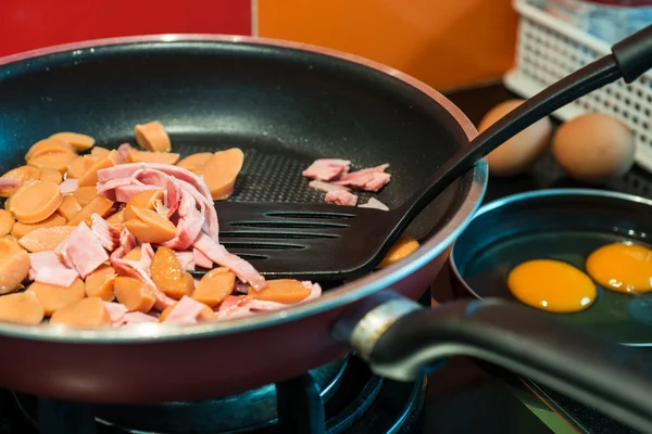 Breakfast with Sausage and Egg in pan — Stock Photo, Image