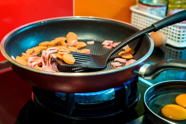 Breakfast with Sausage and Egg in pan — Stock Photo, Image