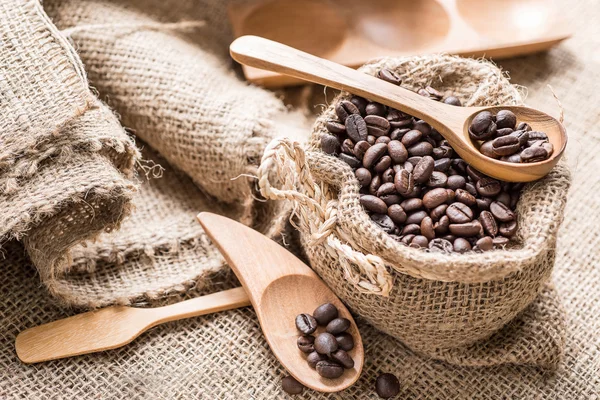 Coffee beans in coffee bag made from burlap — Stock Photo, Image