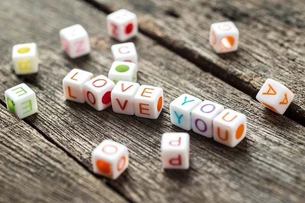 Liefde bericht geschreven in blokken — Stockfoto