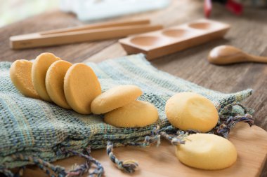 Dokuma kumaş ahşap tepsi kurabiye