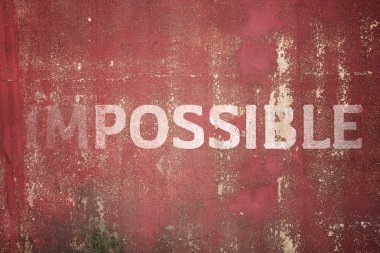 Metal plaka çelik arka plan üzerinde imkansız metin