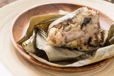 zongzi veya yapışkan pirinç hamur tatlısı