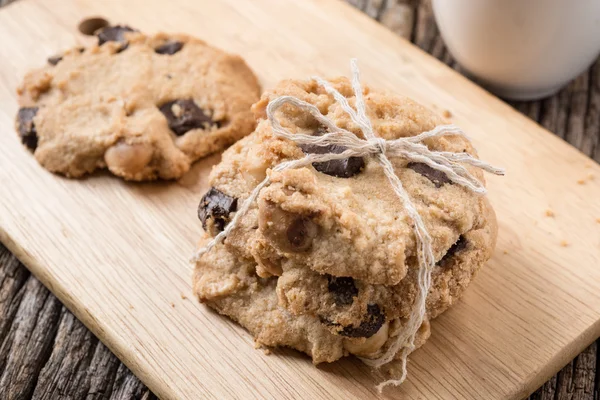 Stack of Chocolate chip cookie and glass of milk — Stock Photo, Image