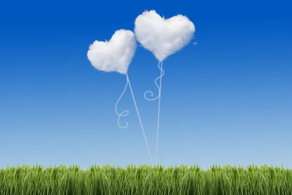 Modrá obloha s mraky tvar srdce. Pojetí lásky — Stock fotografie