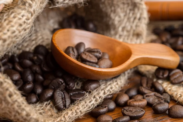 Coffee beans in coffee bag made from burlap — Stock Photo, Image