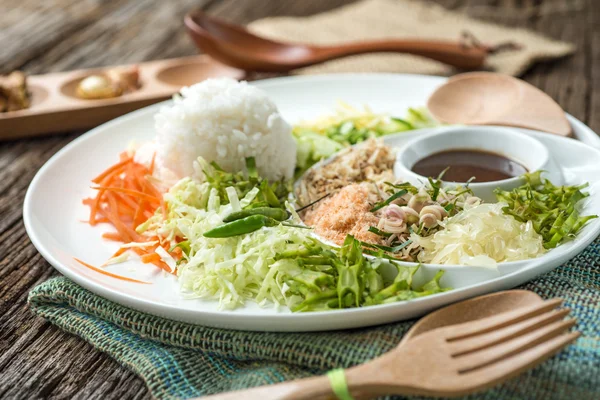 Cozinha tailandesa "Khao Yum", salada de arroz — Fotografia de Stock