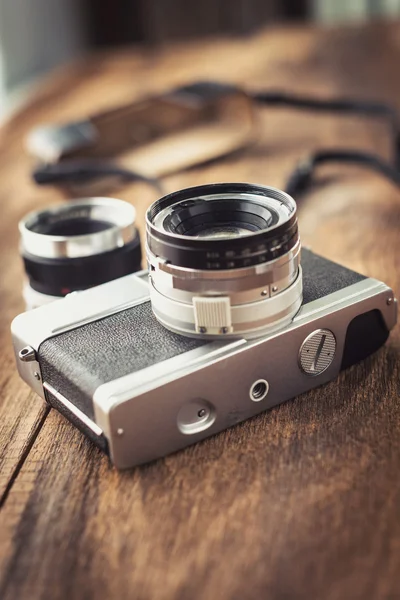 Old retro camera on vintage wooden boards — Stock Photo, Image