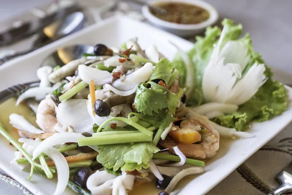 Salada picante, salada vermicelli picante, salada tailandesa aperitivo famoso — Fotografia de Stock
