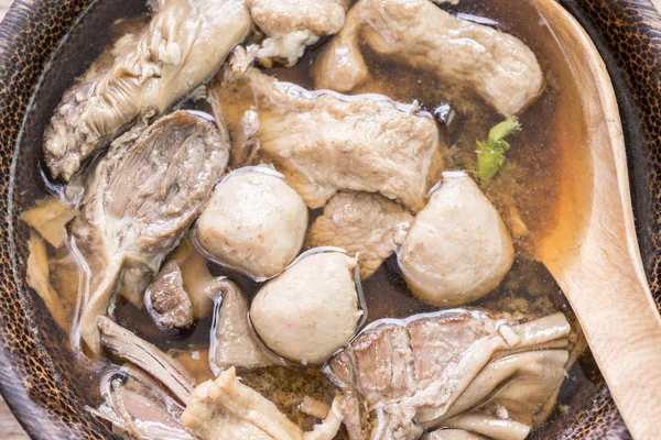 Widok z góry obraz chiński makaron zupa, zupa z makaronem wołowiny — Zdjęcie stockowe