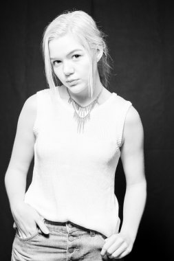 Genç relateable beyaz kadın