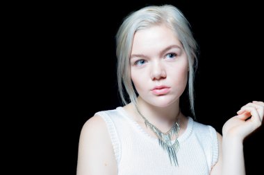 Genç relateable beyaz kadın