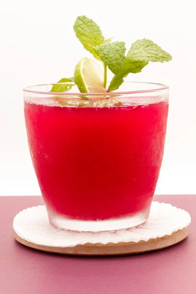 Fresh Mint In A Refreshing Drink — Stock Photo, Image