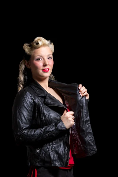 Giovane donna adulta in Rockabilly moda — Foto Stock